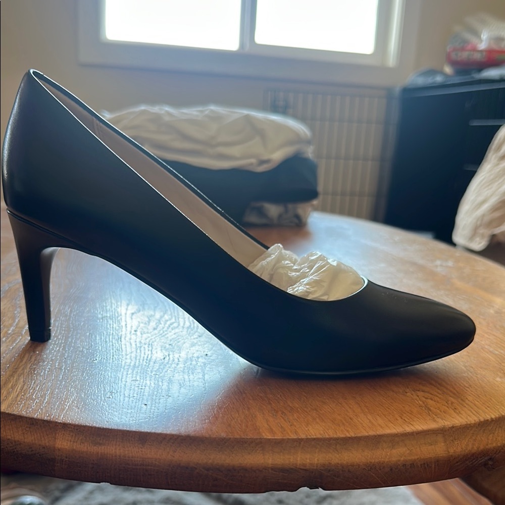 Cole Haan Black Leather Women's Pumps